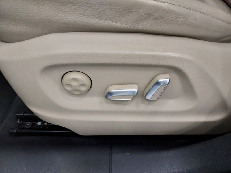 Audi Q3 1.4 TFSI AMBIENTE FLEX 4P S TRONIC 2016/2017 BETIOLO NOVOS E SEMINOVOS LAJEADO / Carros no Vale