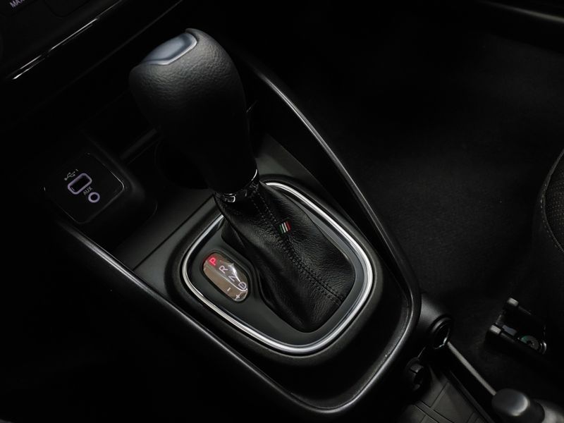 Fiat CRONOS 1.3 FIREFLY FLEX DRIVE CVT 2025/2026 BETIOLO NOVOS E SEMINOVOS LAJEADO / Carros no Vale