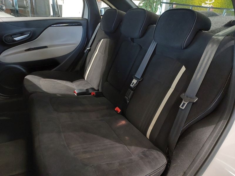 Fiat LINEA 1.8 ESSENCE 16V FLEX 4P AUTOMATIZADO 2015/2016 BETIOLO NOVOS E SEMINOVOS LAJEADO / Carros no Vale Fiat LINEA 1.8 ESSENCE 16V FLEX 4P AUTOMATIZADO 2015/2016 BETIOLO NOVOS E SEMINOVOS LAJEADO / Carros no Vale