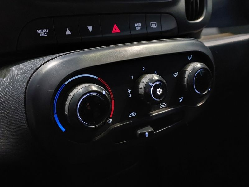 Fiat MOBI 1.0 EVO FLEX LIKE MANUAL 2024/2025 BETIOLO NOVOS E SEMINOVOS LAJEADO / Carros no Vale