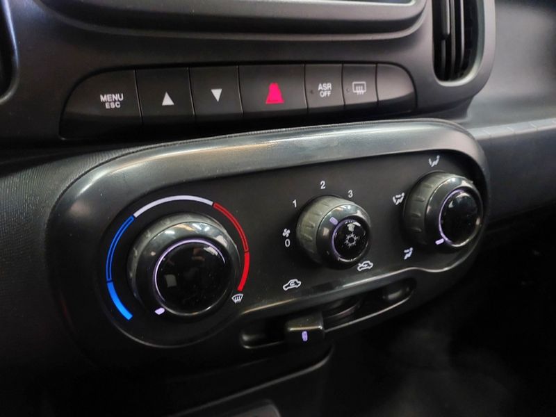 Fiat MOBI 1.0 EVO FLEX LIKE MANUAL 2022/2023 BETIOLO NOVOS E SEMINOVOS LAJEADO / Carros no Vale