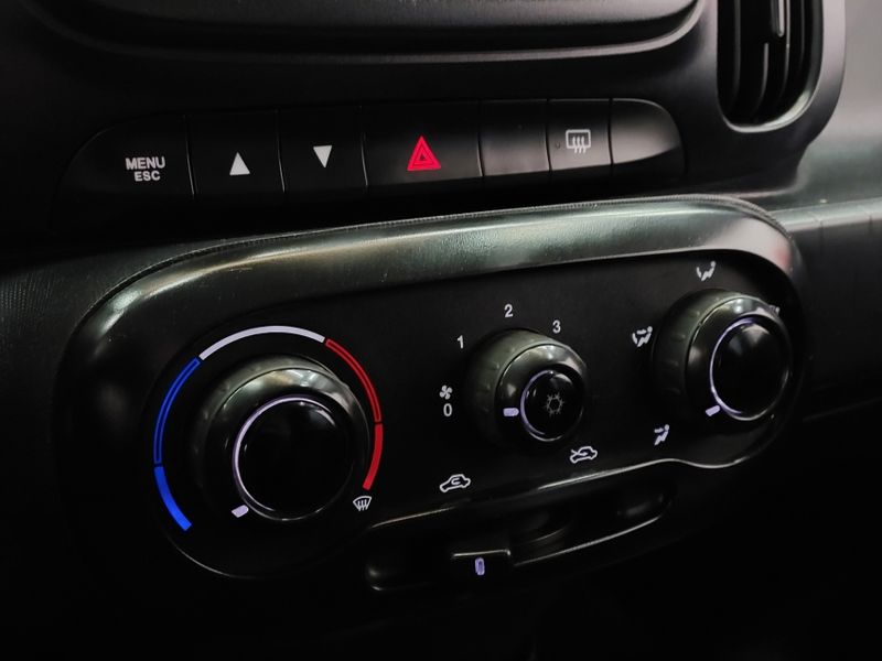 Fiat MOBI 1.0 EVO FLEX LIKE MANUAL 2023/2023 BETIOLO NOVOS E SEMINOVOS LAJEADO / Carros no Vale