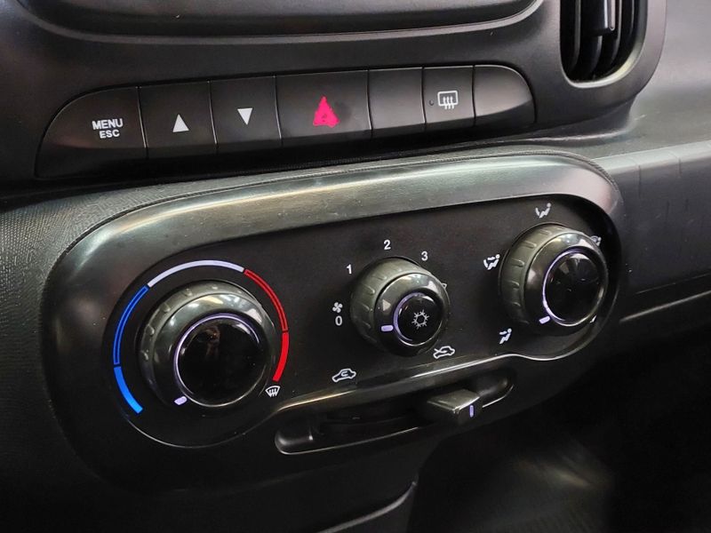 Fiat MOBI 1.0 EVO FLEX LIKE MANUAL 2023/2024 BETIOLO NOVOS E SEMINOVOS LAJEADO / Carros no Vale