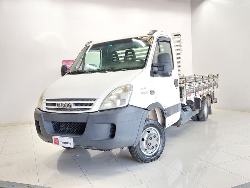 Iveco Daily CHASSI 55C16 2P 3.0 DIESEL 2011/2011 BETIOLO NOVOS E SEMINOVOS LAJEADO / Carros no Vale