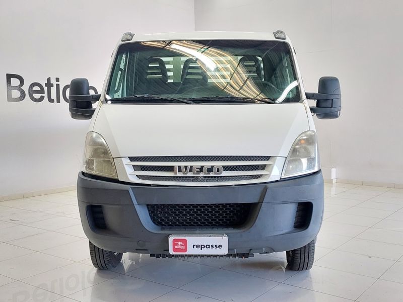 Iveco Daily CHASSI 55C16 2P 3.0 DIESEL 2011/2011 BETIOLO NOVOS E SEMINOVOS LAJEADO / Carros no Vale