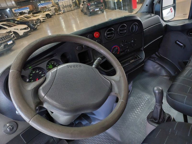 Iveco Daily CHASSI 55C16 2P 3.0 DIESEL 2011/2011 BETIOLO NOVOS E SEMINOVOS LAJEADO / Carros no Vale