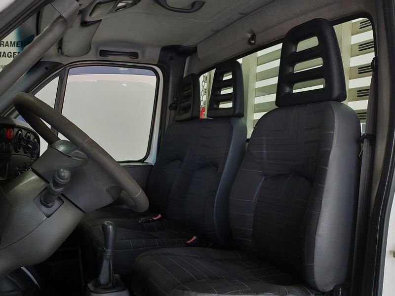 Iveco Daily CHASSI 55C16 2P 3.0 DIESEL 2011/2011 BETIOLO NOVOS E SEMINOVOS LAJEADO / Carros no Vale