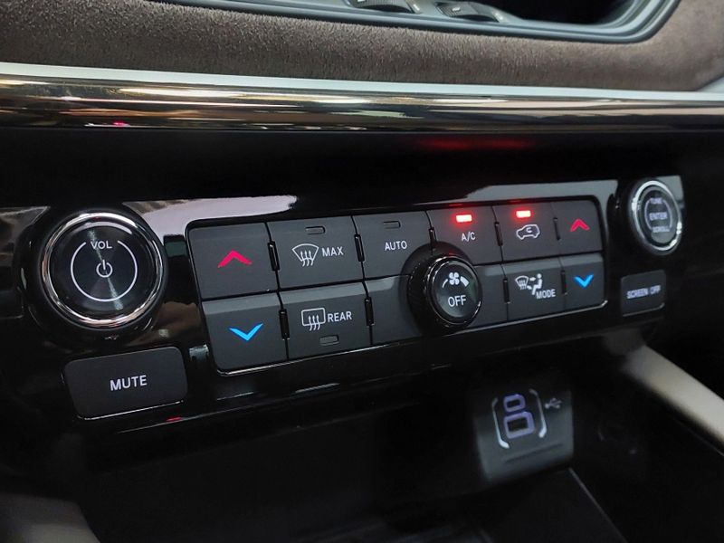 JEEP COMMANDER 2.0 TD380 TURBO DIESEL OVERLAND AT9 2022/2023 BETIOLO NOVOS E SEMINOVOS LAJEADO / Carros no Vale