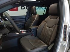 JEEP COMMANDER 2.0 TD380 TURBO DIESEL OVERLAND AT9 2022/2023 BETIOLO NOVOS E SEMINOVOS LAJEADO / Carros no Vale