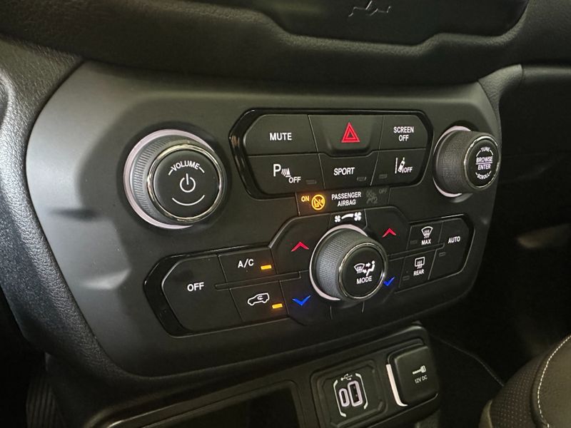 JEEP RENEGADE 1.3 T270 TURBO FLEX SAHARA AT6 2024/2025 BETIOLO NOVOS E SEMINOVOS LAJEADO / Carros no Vale JEEP RENEGADE 1.3 T270 TURBO FLEX SAHARA AT6 2024/2025 BETIOLO NOVOS E SEMINOVOS LAJEADO / Carros no Vale