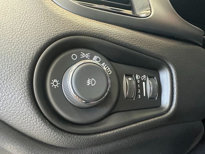 JEEP RENEGADE 1.3 T270 TURBO FLEX SAHARA AT6 2024/2025 BETIOLO NOVOS E SEMINOVOS LAJEADO / Carros no Vale JEEP RENEGADE 1.3 T270 TURBO FLEX SAHARA AT6 2024/2025 BETIOLO NOVOS E SEMINOVOS LAJEADO / Carros no Vale