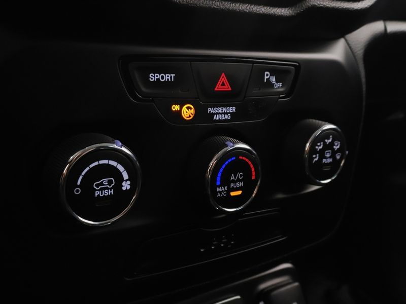 JEEP RENEGADE 1.8 16V FLEX SPORT 4P AUTOMÁTICO 2021/2021 BETIOLO NOVOS E SEMINOVOS LAJEADO / Carros no Vale