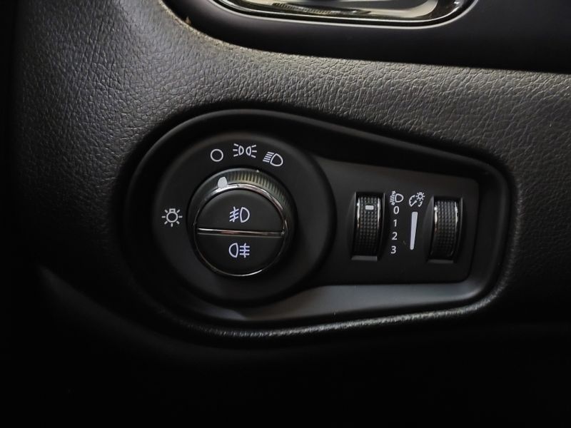 JEEP RENEGADE 1.8 16V FLEX SPORT 4P AUTOMÁTICO 2021/2021 BETIOLO NOVOS E SEMINOVOS LAJEADO / Carros no Vale