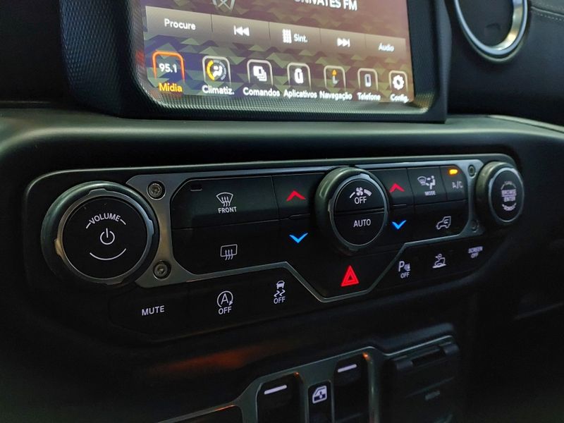 JEEP WRANGLER 2.0 TURBO GASOLINA UNLIMITED OVERLAND 4P 4X4 AT8 2021/2021 BETIOLO NOVOS E SEMINOVOS LAJEADO / Carros no Vale