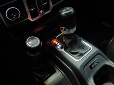 JEEP WRANGLER 2.0 TURBO GASOLINA UNLIMITED OVERLAND 4P 4X4 AT8 2021/2021 BETIOLO NOVOS E SEMINOVOS LAJEADO / Carros no Vale