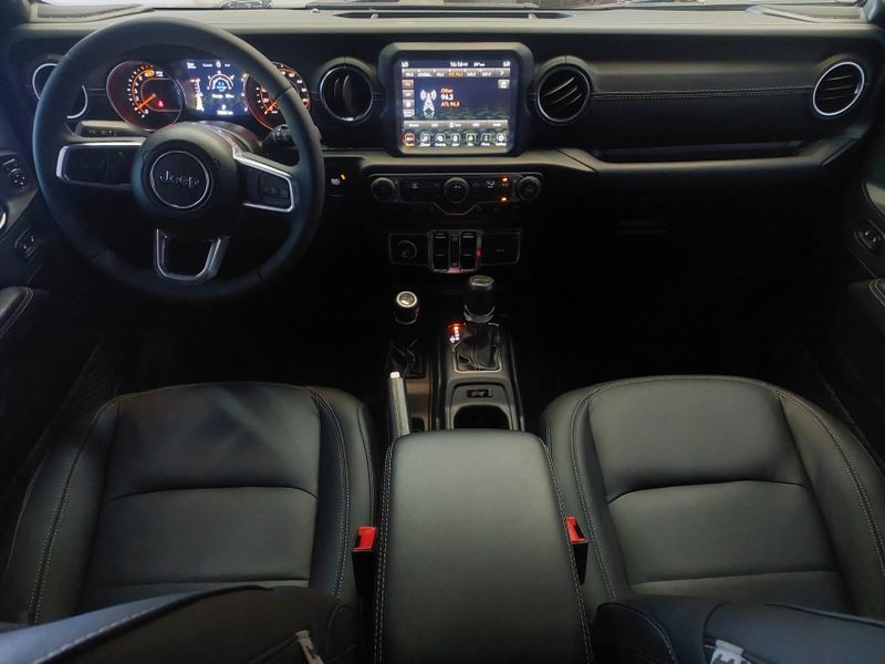 JEEP WRANGLER 2.0 TURBO GASOLINA UNLIMITED OVERLAND 4P 4X4 AT8 2021/2021 BETIOLO NOVOS E SEMINOVOS LAJEADO / Carros no Vale