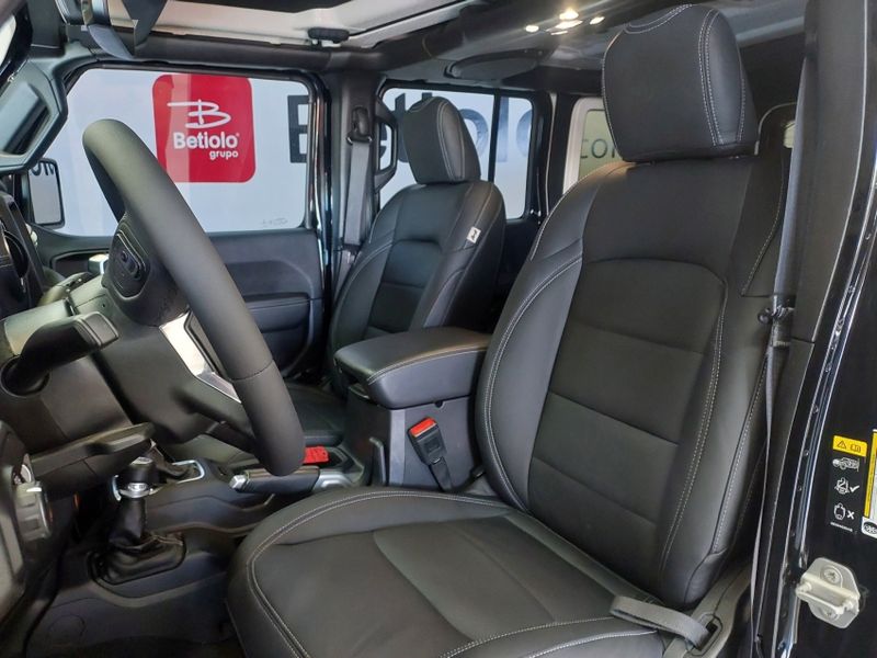JEEP WRANGLER 2.0 TURBO GASOLINA UNLIMITED OVERLAND 4P 4X4 AT8 2021/2021 BETIOLO NOVOS E SEMINOVOS LAJEADO / Carros no Vale