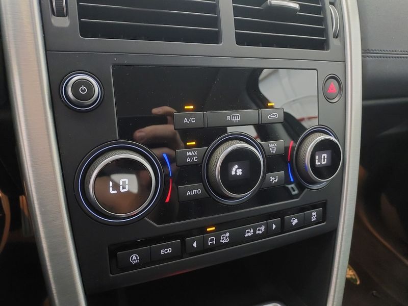 Land Rover DISCOVERY SPORT 2.0 16V SI4 TURBO FLEX HSE 4P AUTOMÁTICO 2017/2018 BETIOLO NOVOS E SEMINOVOS LAJEADO / Carros no Vale Land Rover DISCOVERY SPORT 2.0 16V SI4 TURBO FLEX HSE 4P AUTOMÁTICO 2017/2018 BETIOLO NOVOS E SEMINOVOS LAJEADO / Carros no Vale