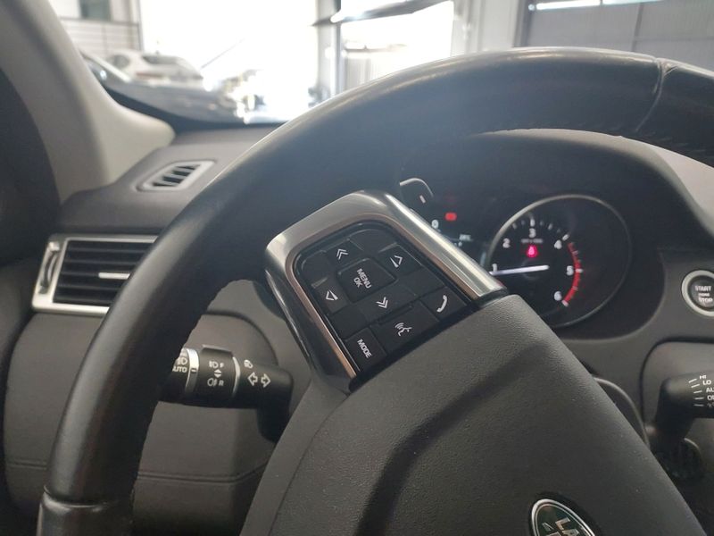 Land Rover DISCOVERY SPORT 2.0 16V SI4 TURBO FLEX HSE 4P AUTOMÁTICO 2017/2018 BETIOLO NOVOS E SEMINOVOS LAJEADO / Carros no Vale Land Rover DISCOVERY SPORT 2.0 16V SI4 TURBO FLEX HSE 4P AUTOMÁTICO 2017/2018 BETIOLO NOVOS E SEMINOVOS LAJEADO / Carros no Vale