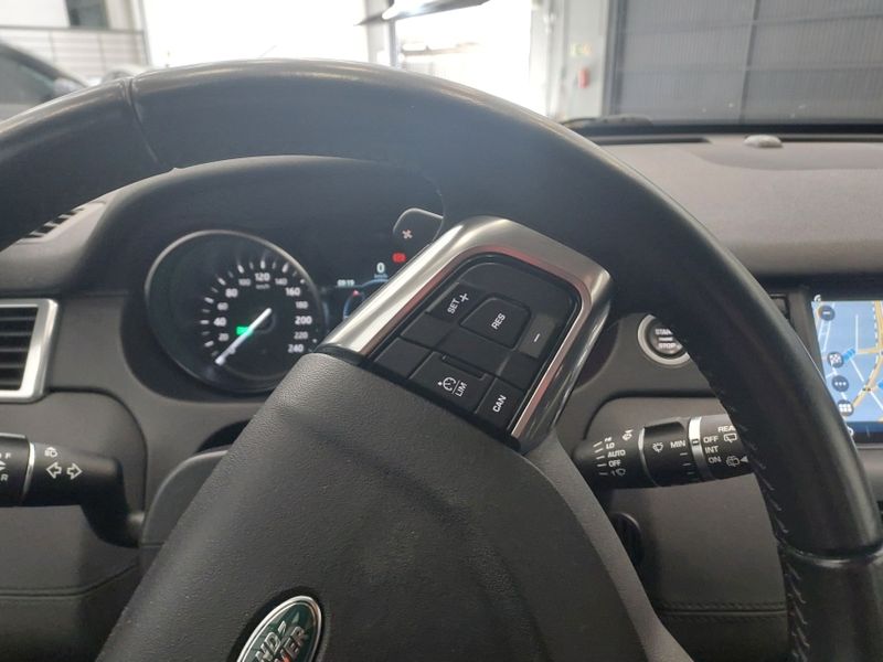 Land Rover DISCOVERY SPORT 2.0 16V SI4 TURBO FLEX HSE 4P AUTOMÁTICO 2017/2018 BETIOLO NOVOS E SEMINOVOS LAJEADO / Carros no Vale Land Rover DISCOVERY SPORT 2.0 16V SI4 TURBO FLEX HSE 4P AUTOMÁTICO 2017/2018 BETIOLO NOVOS E SEMINOVOS LAJEADO / Carros no Vale