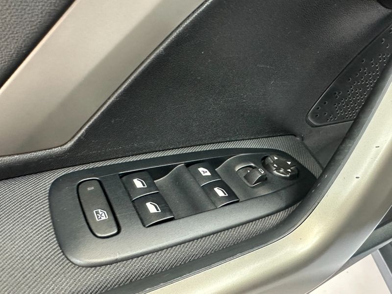 Peugeot 2008 1.6 16V FLEX ALLURE PACK 4P AUTOMÁTICO 2021/2022 BETIOLO NOVOS E SEMINOVOS LAJEADO / Carros no Vale