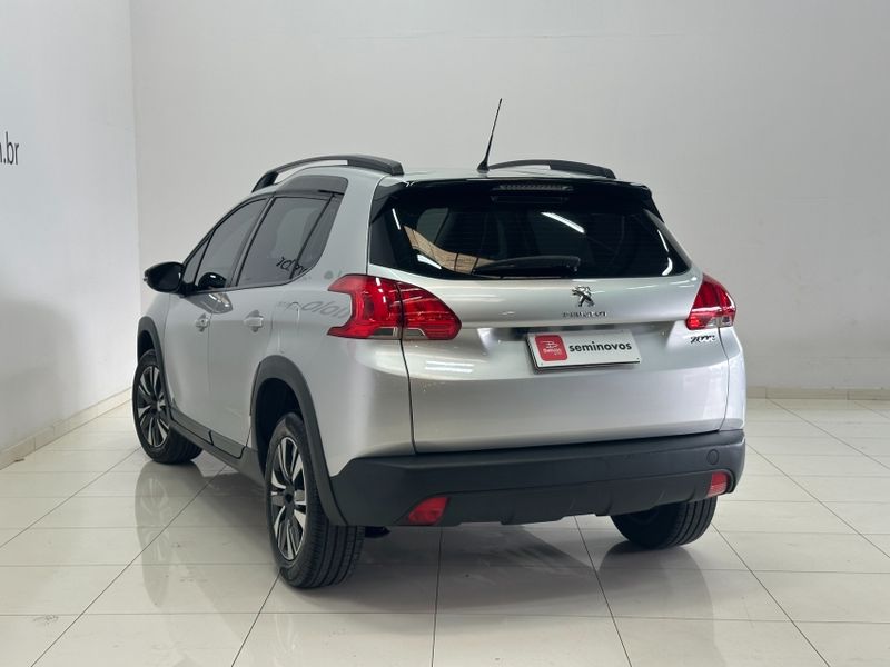 Peugeot 2008 1.6 16V FLEX ALLURE PACK 4P AUTOMÁTICO 2021/2022 BETIOLO NOVOS E SEMINOVOS LAJEADO / Carros no Vale