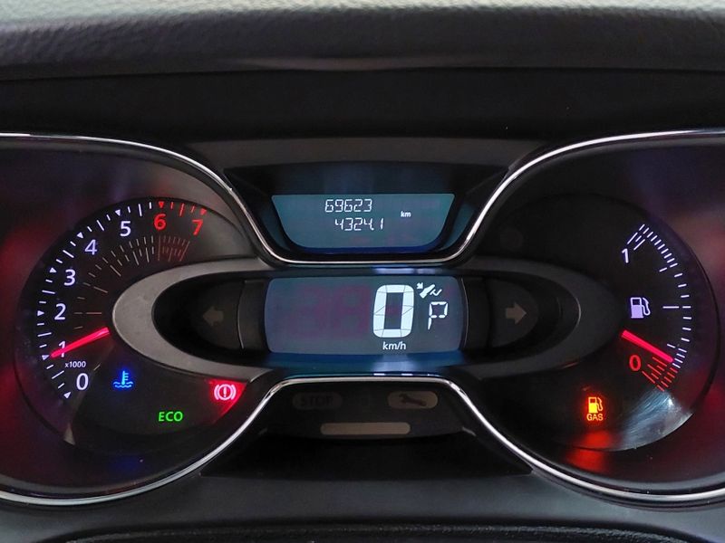 Renault CAPTUR 1.6 16V SCE FLEX INTENSE X-TRONIC 2018/2018 BETIOLO NOVOS E SEMINOVOS LAJEADO / Carros no Vale