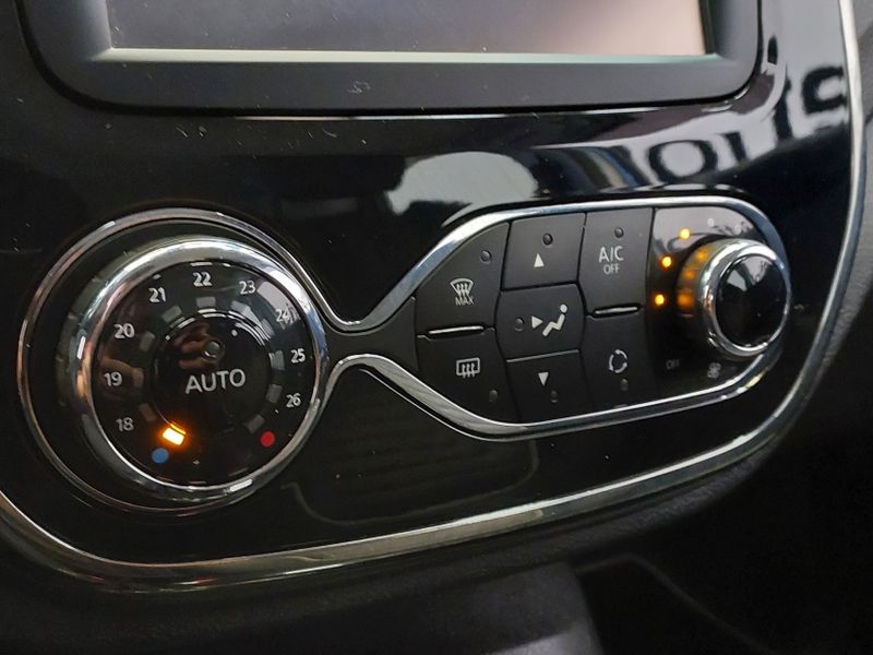 Renault CAPTUR 1.6 16V SCE FLEX INTENSE X-TRONIC 2018/2018 BETIOLO NOVOS E SEMINOVOS LAJEADO / Carros no Vale