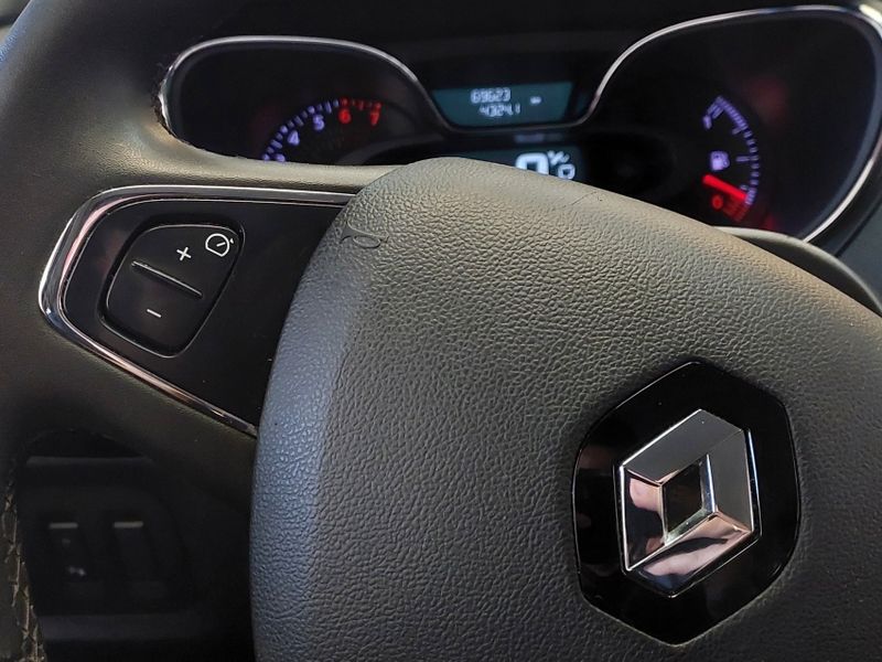 Renault CAPTUR 1.6 16V SCE FLEX INTENSE X-TRONIC 2018/2018 BETIOLO NOVOS E SEMINOVOS LAJEADO / Carros no Vale