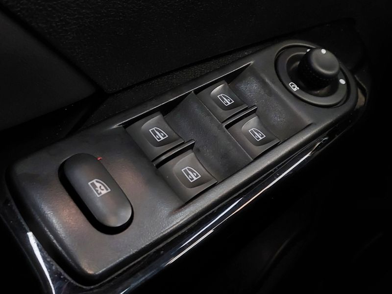 Renault CAPTUR 1.6 16V SCE FLEX INTENSE X-TRONIC 2018/2018 BETIOLO NOVOS E SEMINOVOS LAJEADO / Carros no Vale