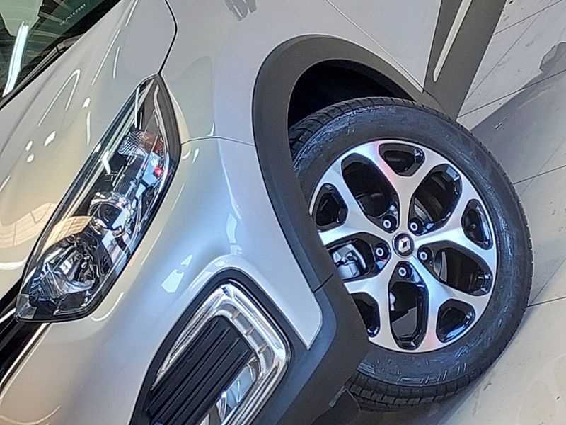 Renault CAPTUR 1.6 16V SCE FLEX INTENSE X-TRONIC 2018/2018 BETIOLO NOVOS E SEMINOVOS LAJEADO / Carros no Vale