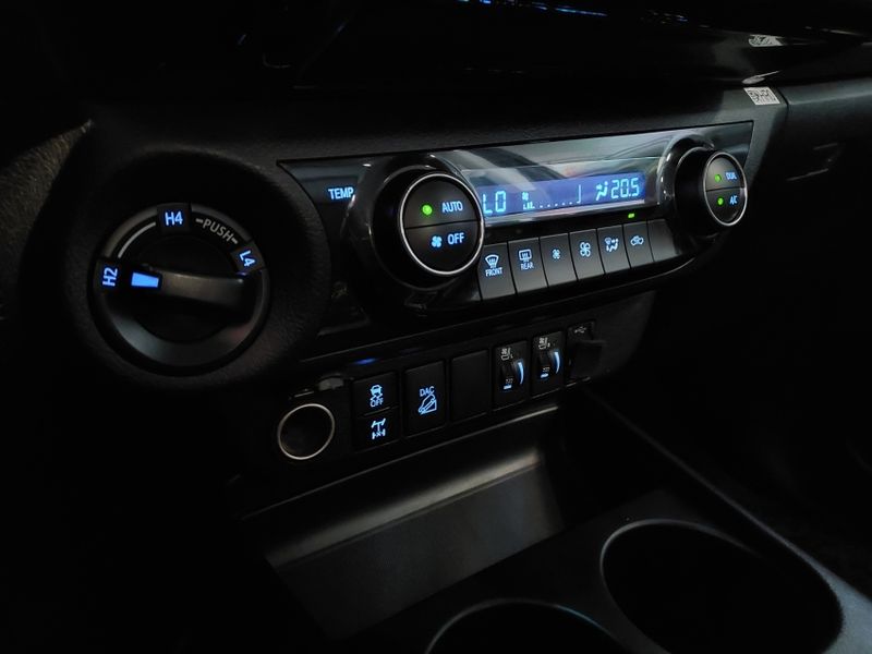 Toyota HILUX 2.8 D-4D TURBO DIESEL CD SRX 4X4 AUTOMÁTICO 2022/2023 BETIOLO NOVOS E SEMINOVOS LAJEADO / Carros no Vale