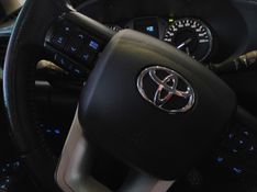Toyota HILUX 2.8 D-4D TURBO DIESEL CD SRX 4X4 AUTOMÁTICO 2022/2023 BETIOLO NOVOS E SEMINOVOS LAJEADO / Carros no Vale