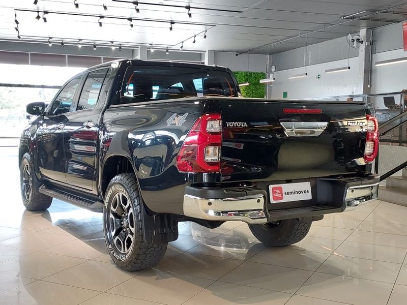 Toyota HILUX 2.8 D-4D TURBO DIESEL CD SRX 4X4 AUTOMÁTICO 2022/2023 BETIOLO NOVOS E SEMINOVOS LAJEADO / Carros no Vale