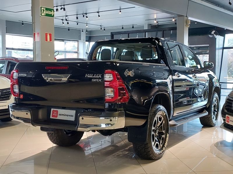 Toyota HILUX 2.8 D-4D TURBO DIESEL CD SRX 4X4 AUTOMÁTICO 2022/2023 BETIOLO NOVOS E SEMINOVOS LAJEADO / Carros no Vale