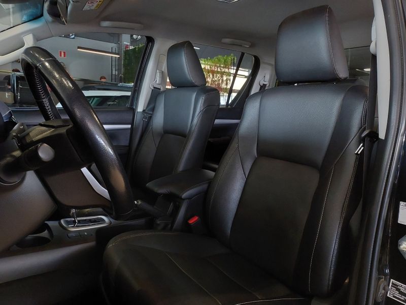 Toyota HILUX 2.8 D-4D TURBO DIESEL CD SRX 4X4 AUTOMÁTICO 2022/2023 BETIOLO NOVOS E SEMINOVOS LAJEADO / Carros no Vale