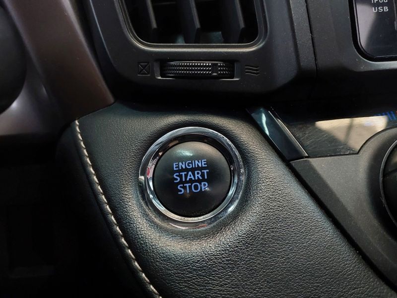 Toyota RAV4 2.0 TOP 4X2 16V GASOLINA 4P AUTOMÁTICO 2018/2019 BETIOLO NOVOS E SEMINOVOS LAJEADO / Carros no Vale