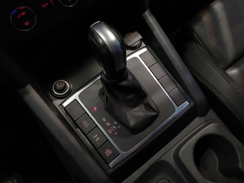 Volkswagen AMAROK 2.0 HIGHLINE 4X4 CD 16V TURBO INTERCOOLER DIESEL 4P AUTOMÁTICO 2021/2021 BETIOLO NOVOS E SEMINOVOS LAJEADO / Carros no Vale