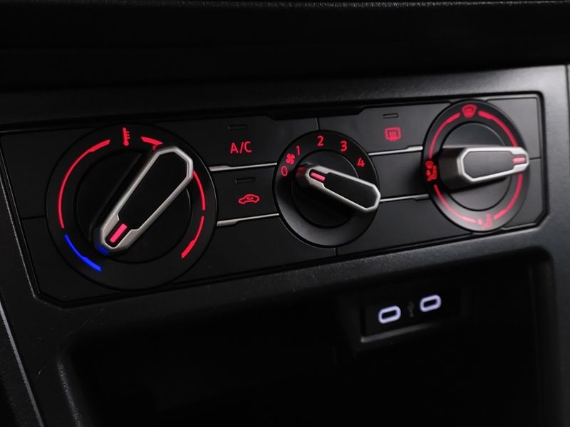 Volkswagen POLO 1.0 MPI MANUAL 2024/2024 BETIOLO NOVOS E SEMINOVOS LAJEADO / Carros no Vale