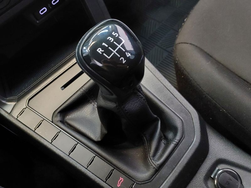 Volkswagen POLO 1.0 MPI MANUAL 2024/2024 BETIOLO NOVOS E SEMINOVOS LAJEADO / Carros no Vale