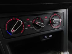Volkswagen POLO 1.0 MPI TRACK MANUAL 2023/2024 BETIOLO NOVOS E SEMINOVOS LAJEADO / Carros no Vale