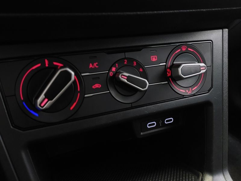 Volkswagen POLO 1.0 MPI TRACK MANUAL 2023/2024 BETIOLO NOVOS E SEMINOVOS LAJEADO / Carros no Vale