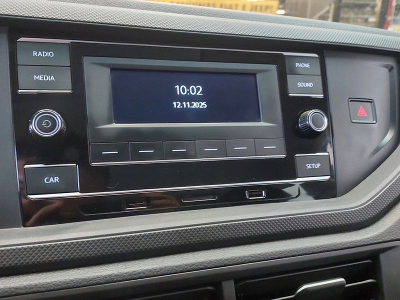 Volkswagen POLO 1.0 MPI TRACK MANUAL 2023/2024 BETIOLO NOVOS E SEMINOVOS LAJEADO / Carros no Vale