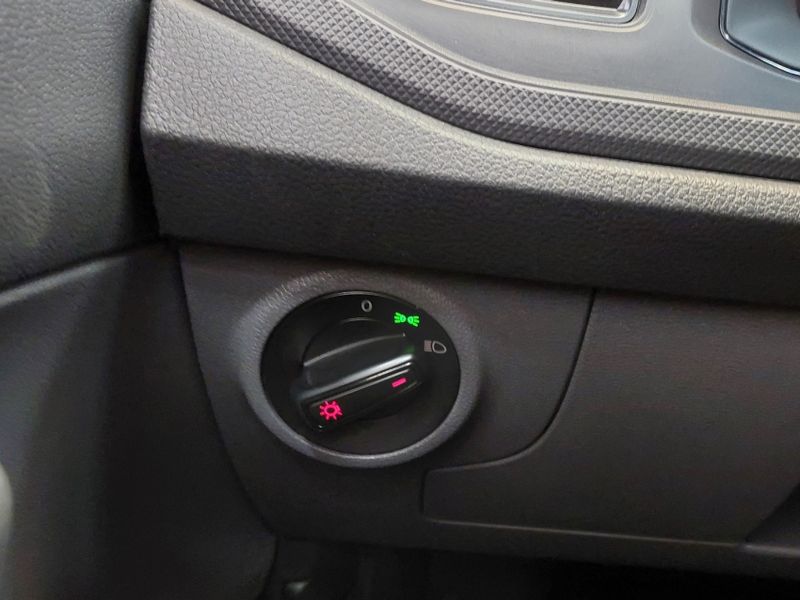 Volkswagen POLO 1.0 MPI TRACK MANUAL 2023/2024 BETIOLO NOVOS E SEMINOVOS LAJEADO / Carros no Vale