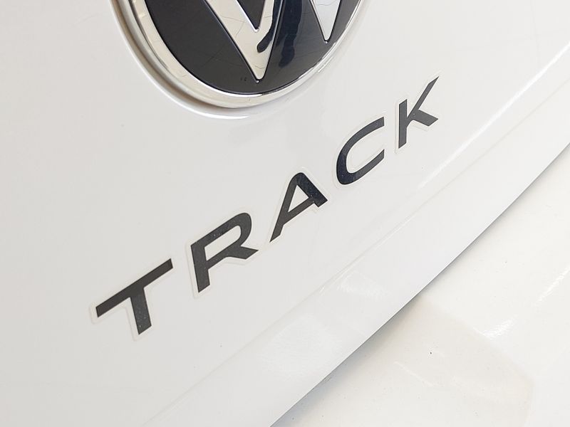Volkswagen POLO 1.0 MPI TRACK MANUAL 2023/2024 BETIOLO NOVOS E SEMINOVOS LAJEADO / Carros no Vale