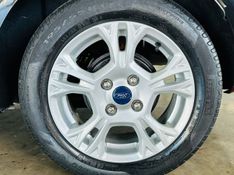 Ford FIESTA 1.6 SEL HATCH 16V FLEX 4P POWERSHIFT 2017/2017 CASTELLAN E TOMAZONI MOTORS CAXIAS DO SUL / Carros no Vale