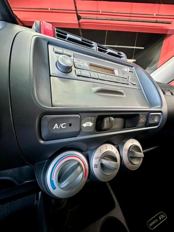 Honda FIT 1.4 LXL 16V FLEX 4P MANUAL 2008/2008 CASTELLAN E TOMAZONI MOTORS CAXIAS DO SUL / Carros no Vale