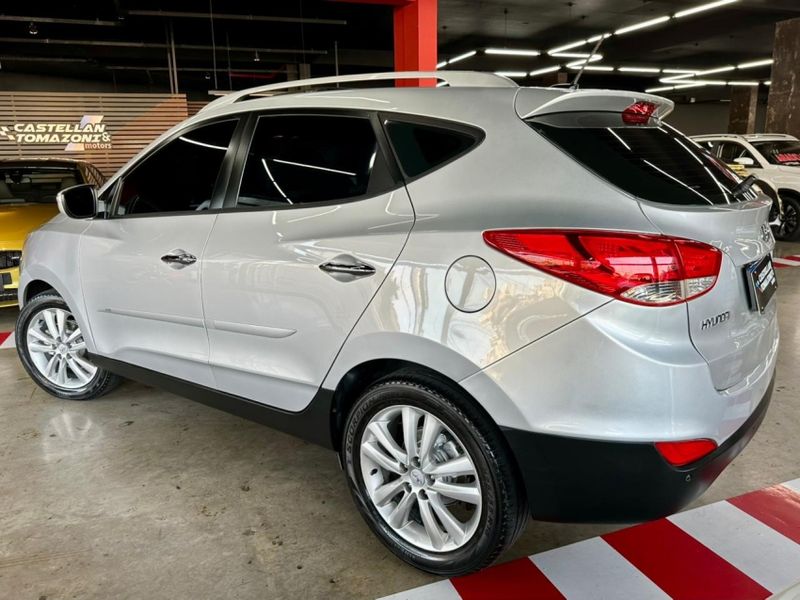 Hyundai IX35 2.0 MPFI GLS 4X2 16V GASOLINA 4P AUTOMÁTICO 2011/2012 CASTELLAN E TOMAZONI MOTORS CAXIAS DO SUL / Carros no Vale