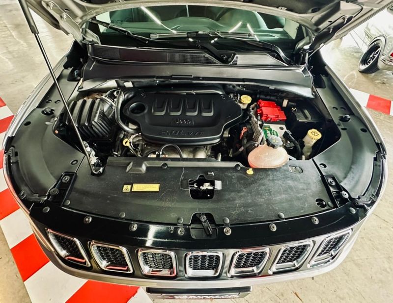 JEEP COMPASS 2.0 16V FLEX LONGITUDE AUTOMÁTICO 2019/2020 CASTELLAN E TOMAZONI MOTORS CAXIAS DO SUL / Carros no Vale