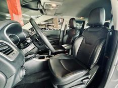 JEEP COMPASS 2.0 16V FLEX LONGITUDE AUTOMÁTICO 2019/2020 CASTELLAN E TOMAZONI MOTORS CAXIAS DO SUL / Carros no Vale